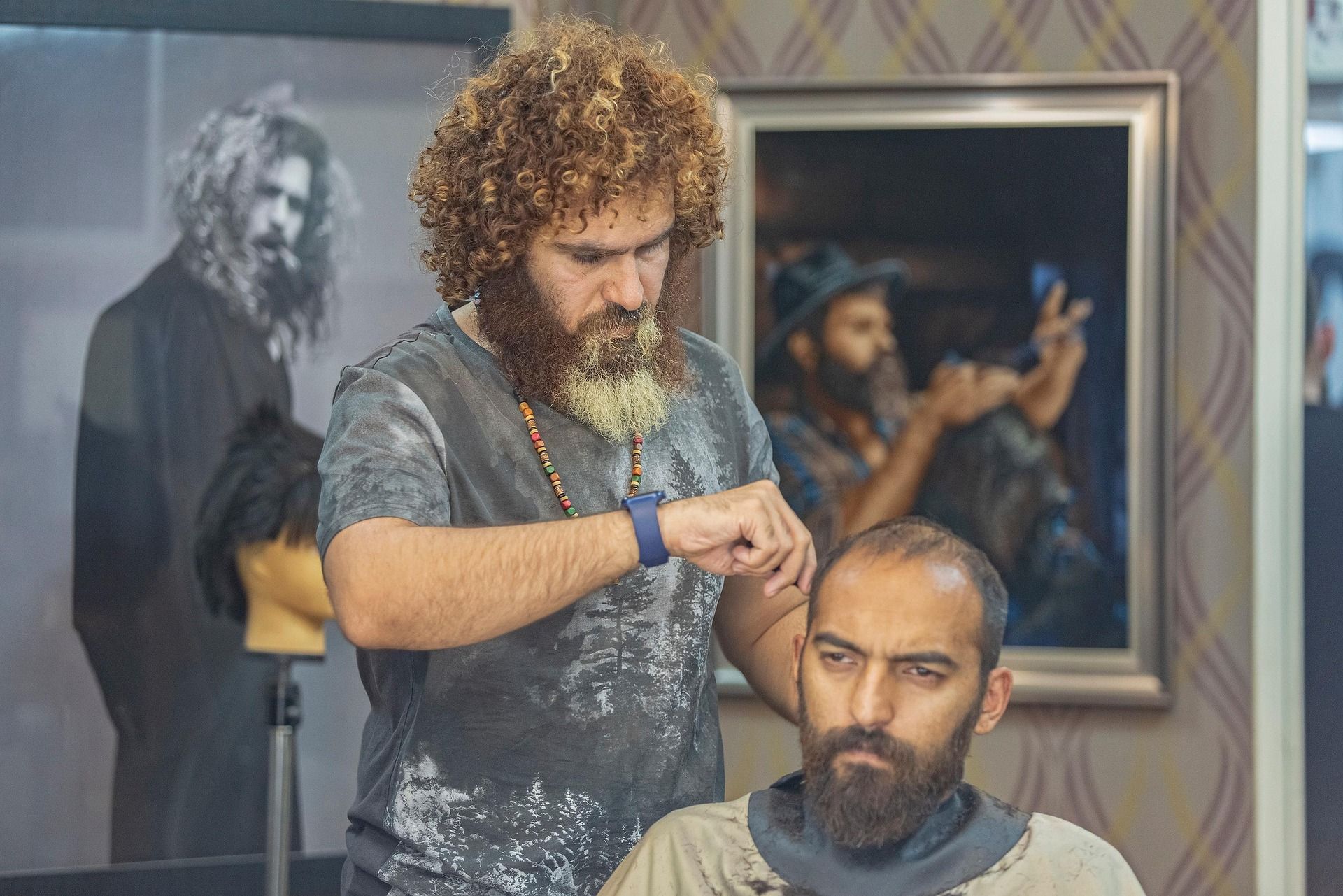 Konzentriertes Arbeiten im Salon.